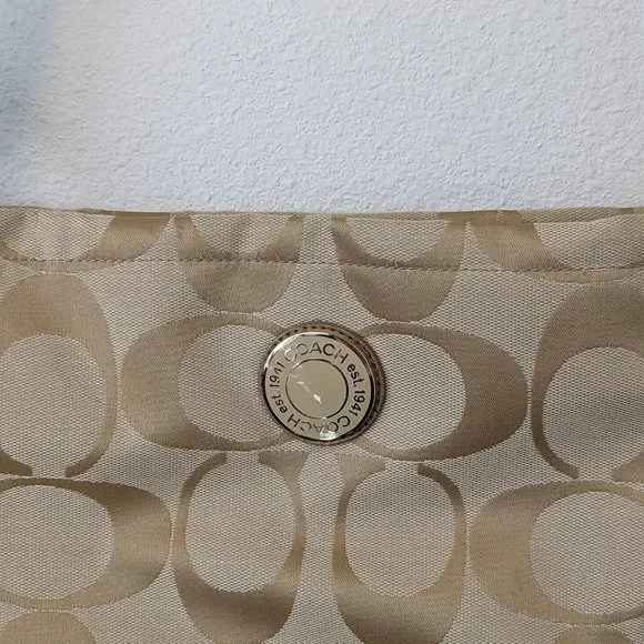 Coach purse/bag crossbody medium size - Picture 3 of 7